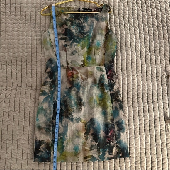 Josie Natori muted‎ watercolor floral dress. Size 6. EUC - Picture 9 of 10